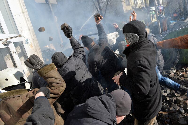 galleries/2014/02/18/an-all-out-battle-erupts-in-ukraine-photos/ukraine-gal-update-02_noofnn