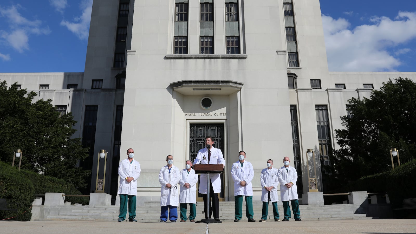 2020-10-05T195838Z_1987190536_RC2JCJ9YJBA6_RTRMADP_3_HEALTH-CORONAVIRUS-TRUMP_bdbcrc