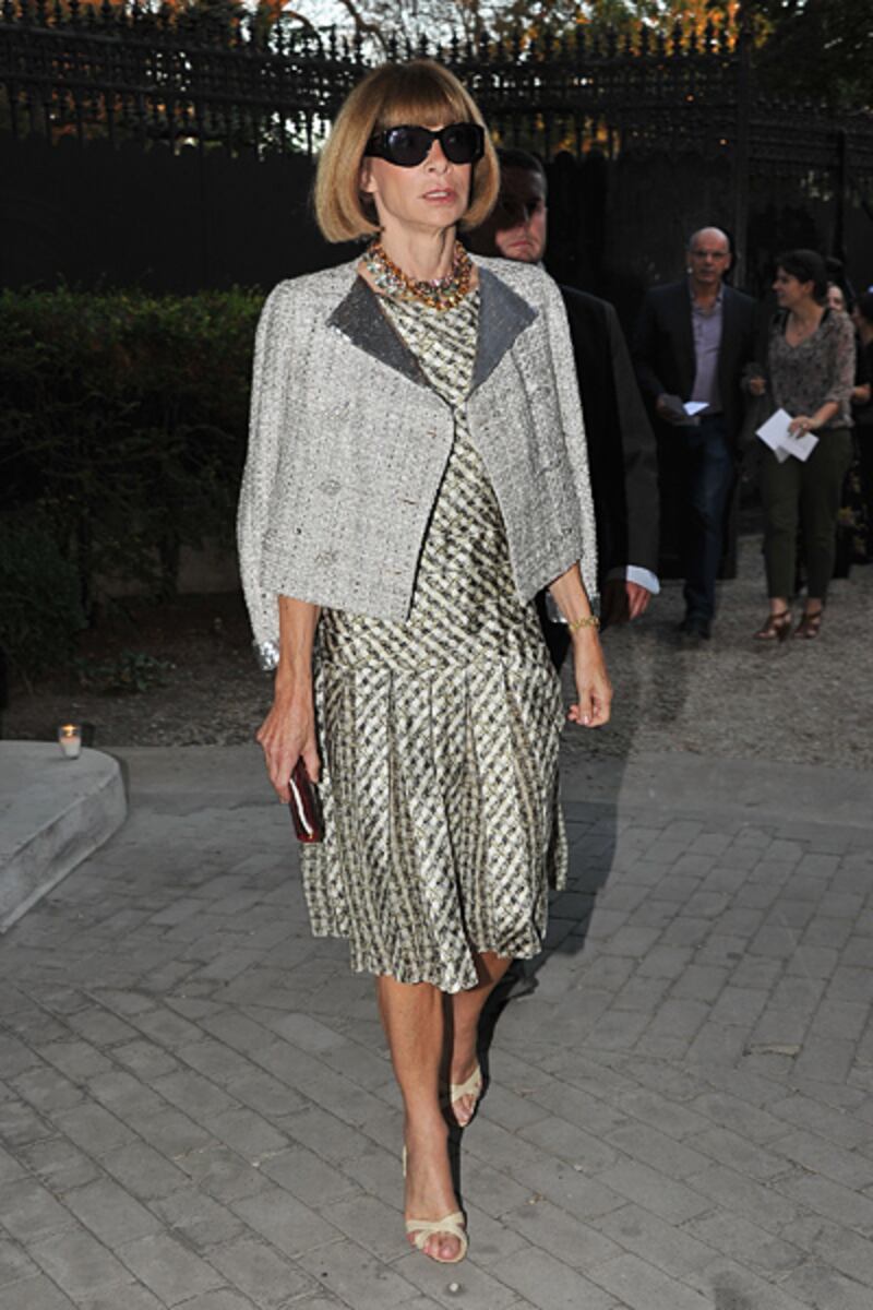 galleries/2011/12/19/margaret-thatcher-hillary-clinton-and-other-famous-handbag-owners-photos/powerful-handbags-wintour_pylqcd