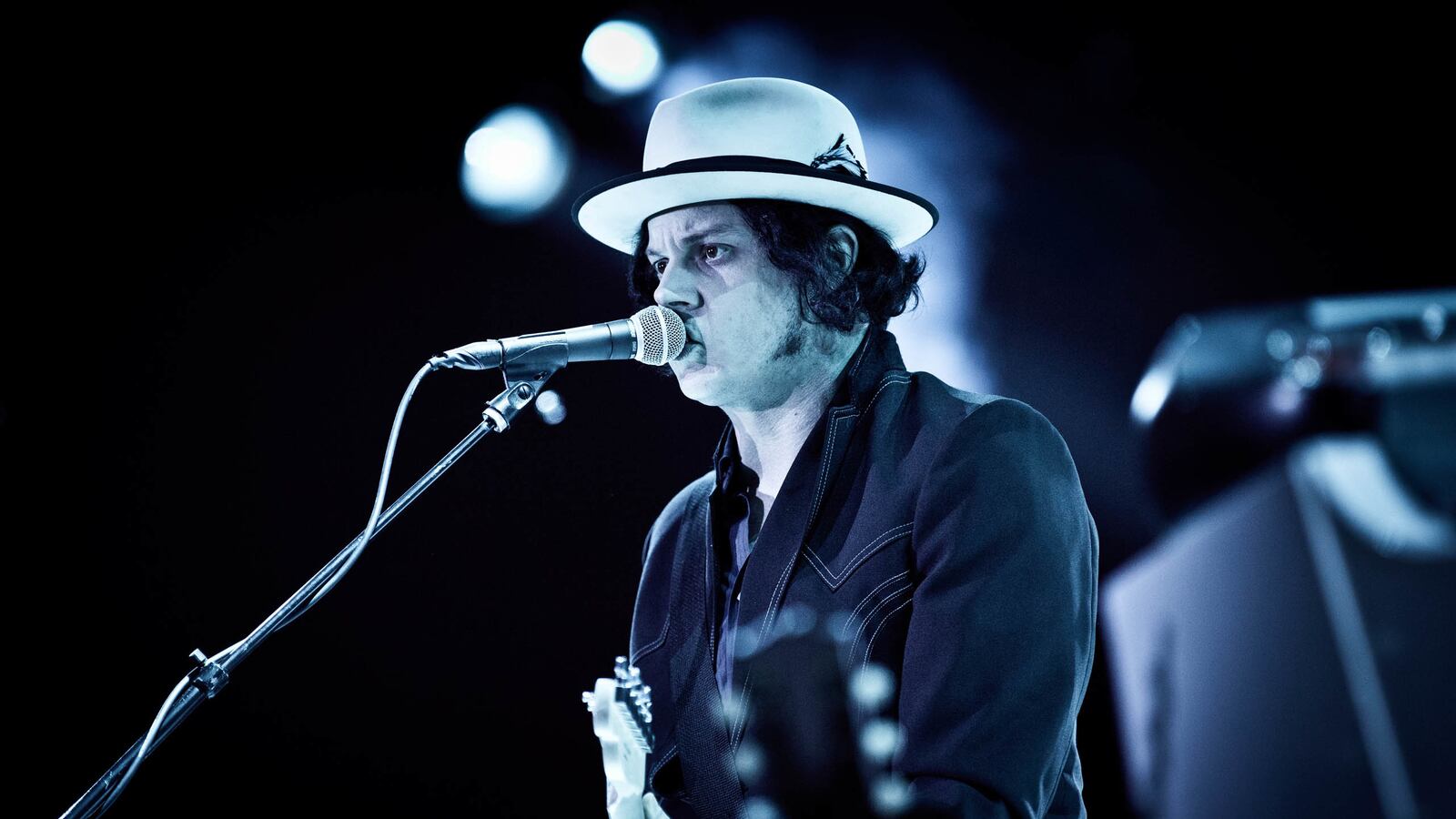 articles/2014/04/22/jack-white-sets-world-record-for-world-s-fastest-record-release/140422-siese-white-tease_eanbuj