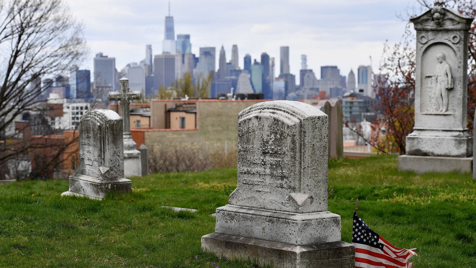 200508-nyc-cemetaries-tease_vfzkap