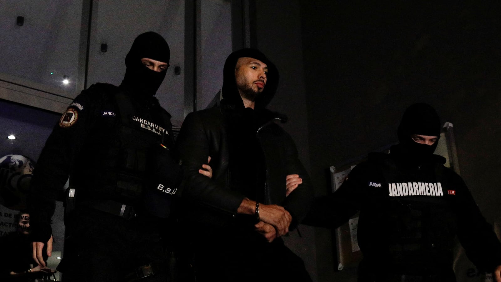 2022-12-29T235558Z_1494627714_RC2ZFY9TL4YF_RTRMADP_3_ROMANIA-HUMAN-TRAFFICKING-ANDREW-TATE_hmfrww