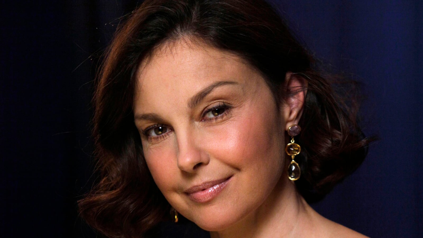 articles/2012/04/09/ashley-judd-slaps-media-in-the-face-for-speculation-over-her-puffy-appearance/ashley-judd-plastic-surgery-tease_lm0zcc
