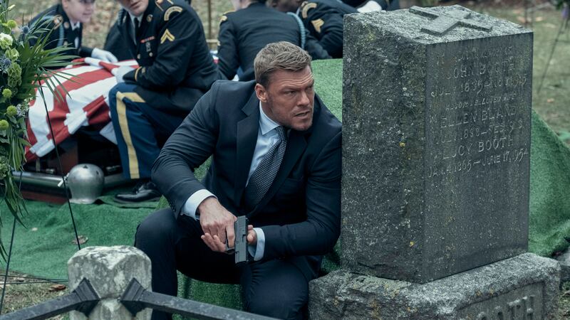 Alan Ritchson in Reacher season 2.