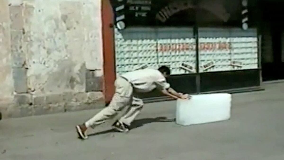 videos/2011/06/13/francis-alys/110623-francis-alys-1200_flqcmr