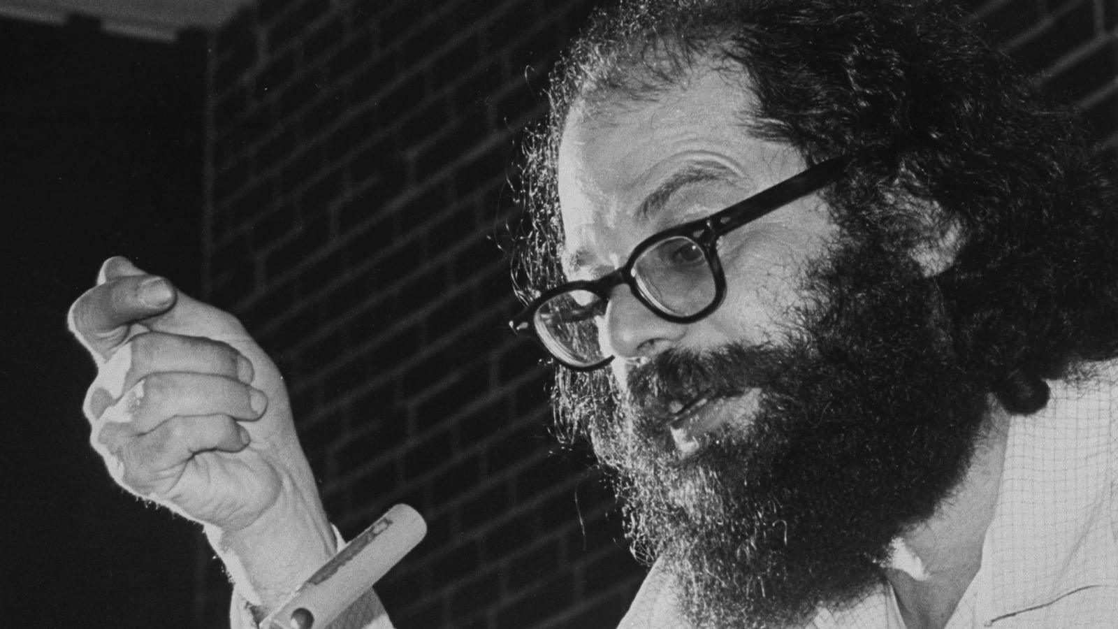 articles/2015/05/28/award-winning-teacher-fired-for-reading-an-allen-ginsberg-poem/150527-freedlander-ginsberg-tease_kshblq