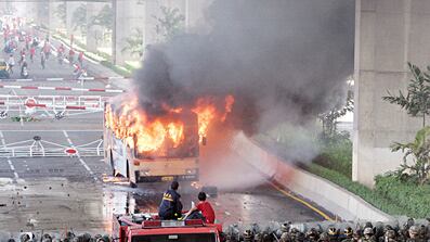 cheats/2009/04/13/thai-rioting-continues/thai-riots_thzknb