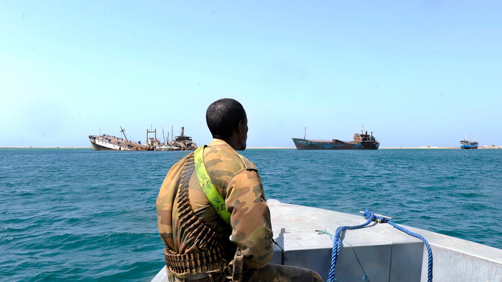articles/2012/01/31/somalia-pirates-adopt-troubling-new-tactics/somalia-pirates-bahadur-archer_juerk2