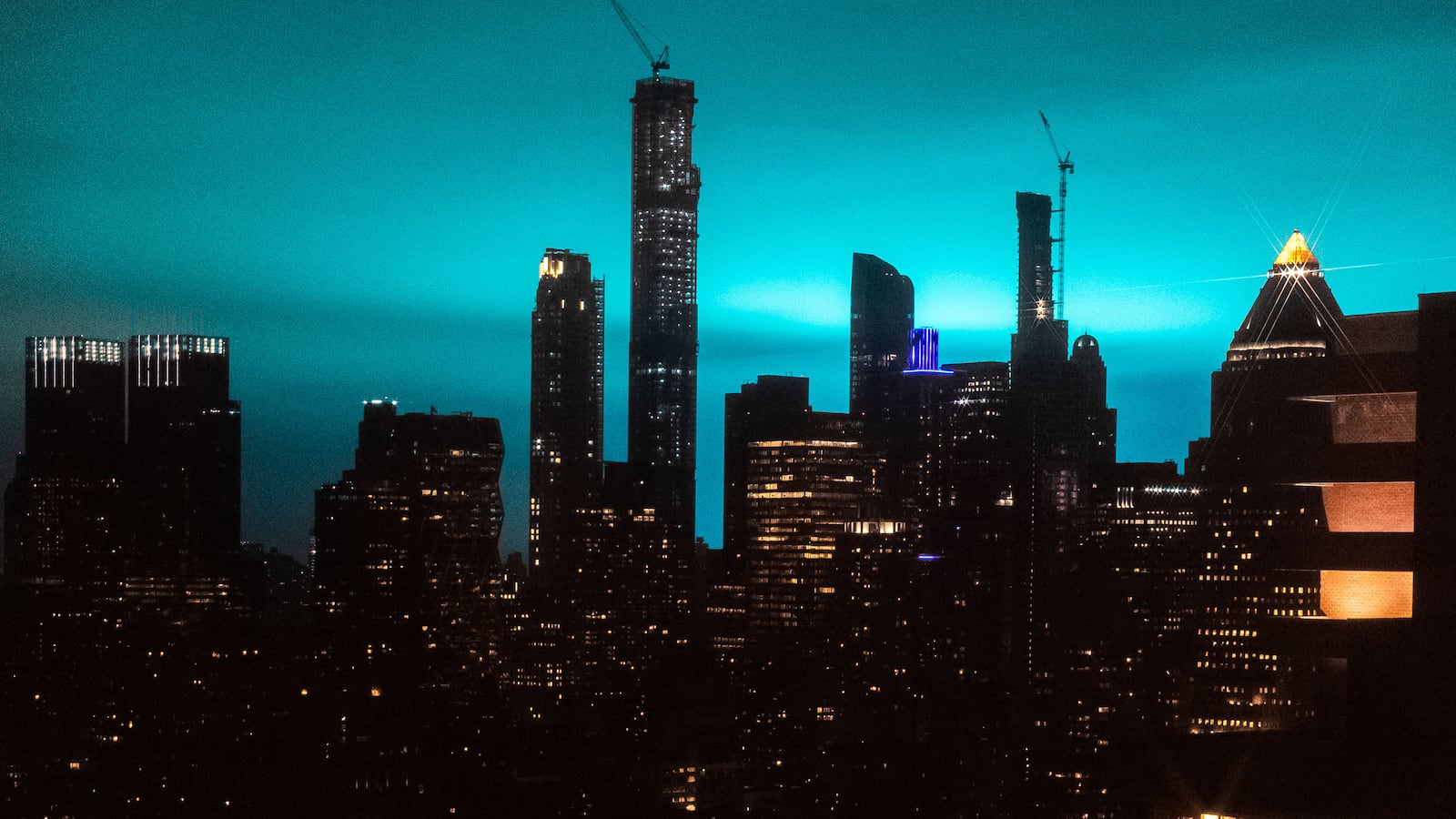 181228-daly-ny-blue-tease_sdthp8