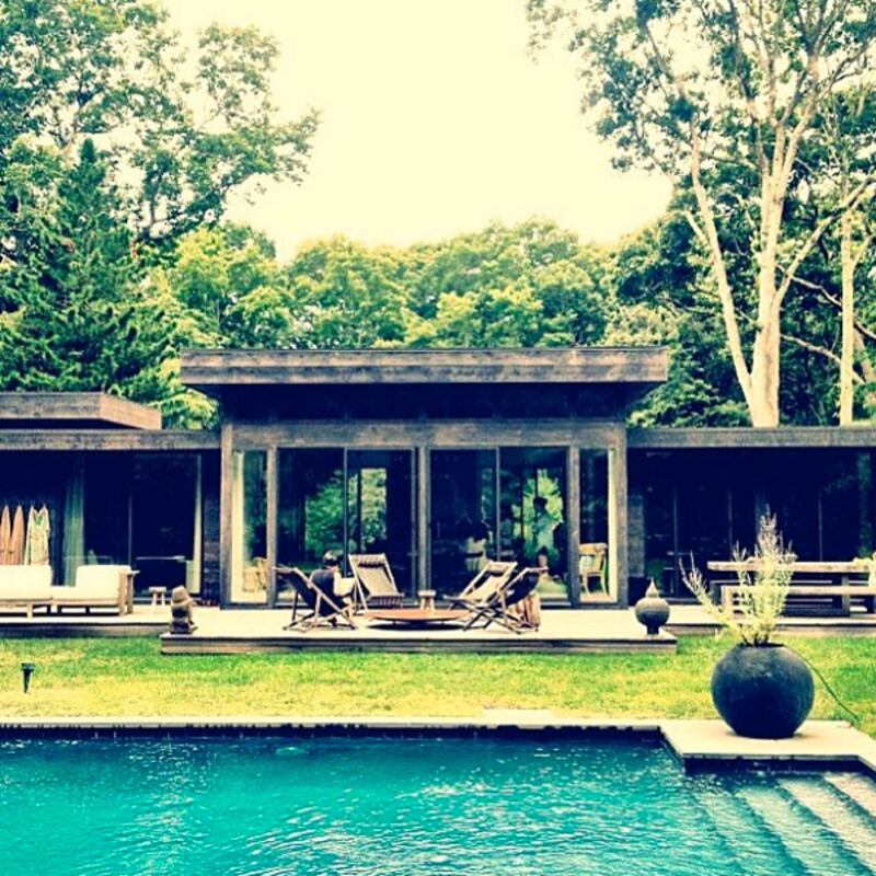 galleries/2013/07/27/dive-in-bar-refaeli-tory-burch-instagram-s-coolest-pools-photos/best-pools-instagram-coveteur_u4jqkd