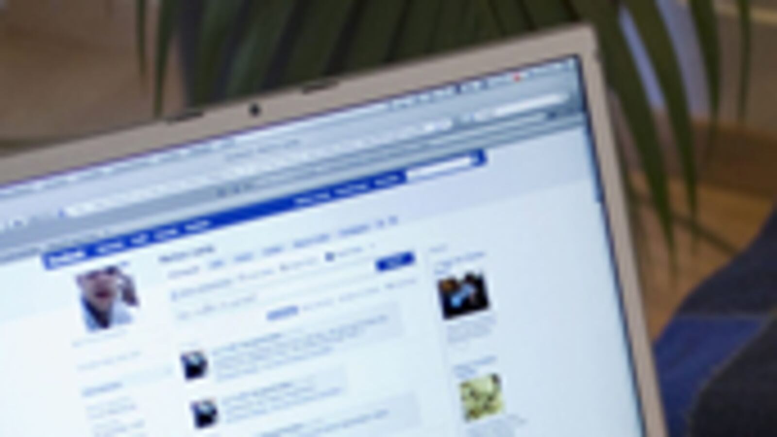 cheats/2010/10/18/facebook-caught-in-privacy-breach/ries-facebook-hijacking_131556_tqrutf