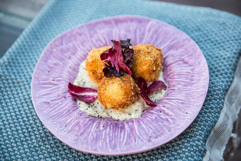 articles/2015/10/11/dolley-madison-s-killer-fish-croquettes/151010-vondobeneck-madison2-embed_nwuj6s