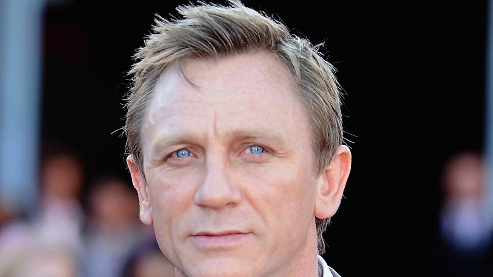 cheats/2012/04/02/james-bond-short-to-open-olympics/new-james-bond-film-daniel-craig-cheat_aulpvu