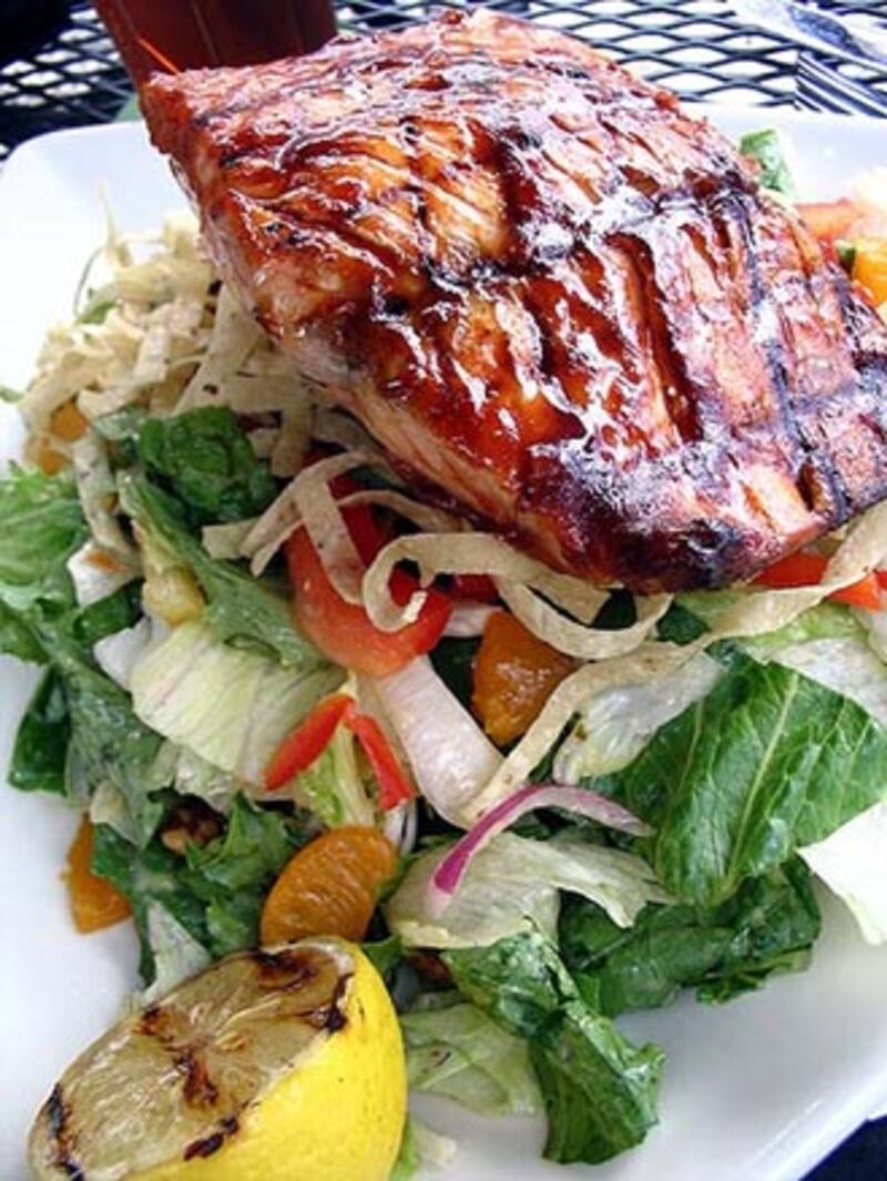 galleries/2010/07/02/deadly-salads/deadly-salads---houlihans-fire-grilled-bbq-salmon_kgimkq