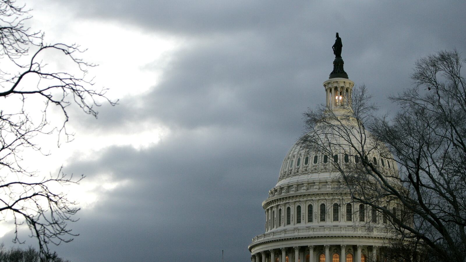 cheats/2017/03/29/cops-respond-to-incident-on-capitol-hill/161101-DC-cheat_xusuqh