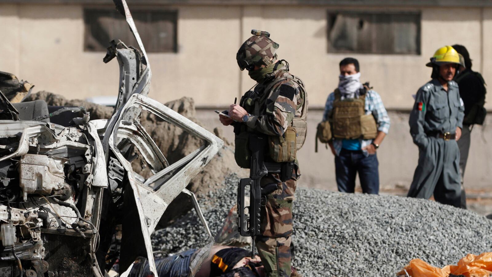 cheats/2012/09/18/12-killed-in-afghan-attack/kabul-airport-bus-bombing-cheat_gruxgo