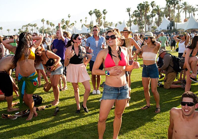 galleries/2011/04/16/2011-coachella/coachella-fans-7_rp4kem