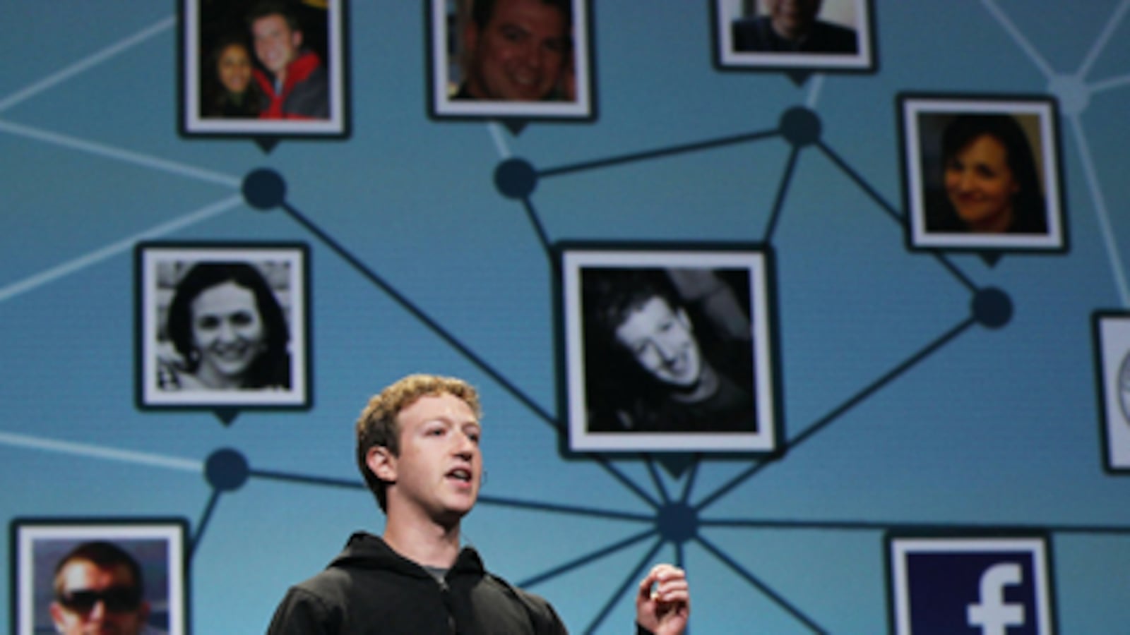 articles/2010/11/15/facebook-email-the-social-media-giant-attacks-google/kirkpatrick-facebook-email_141251_yjrycx