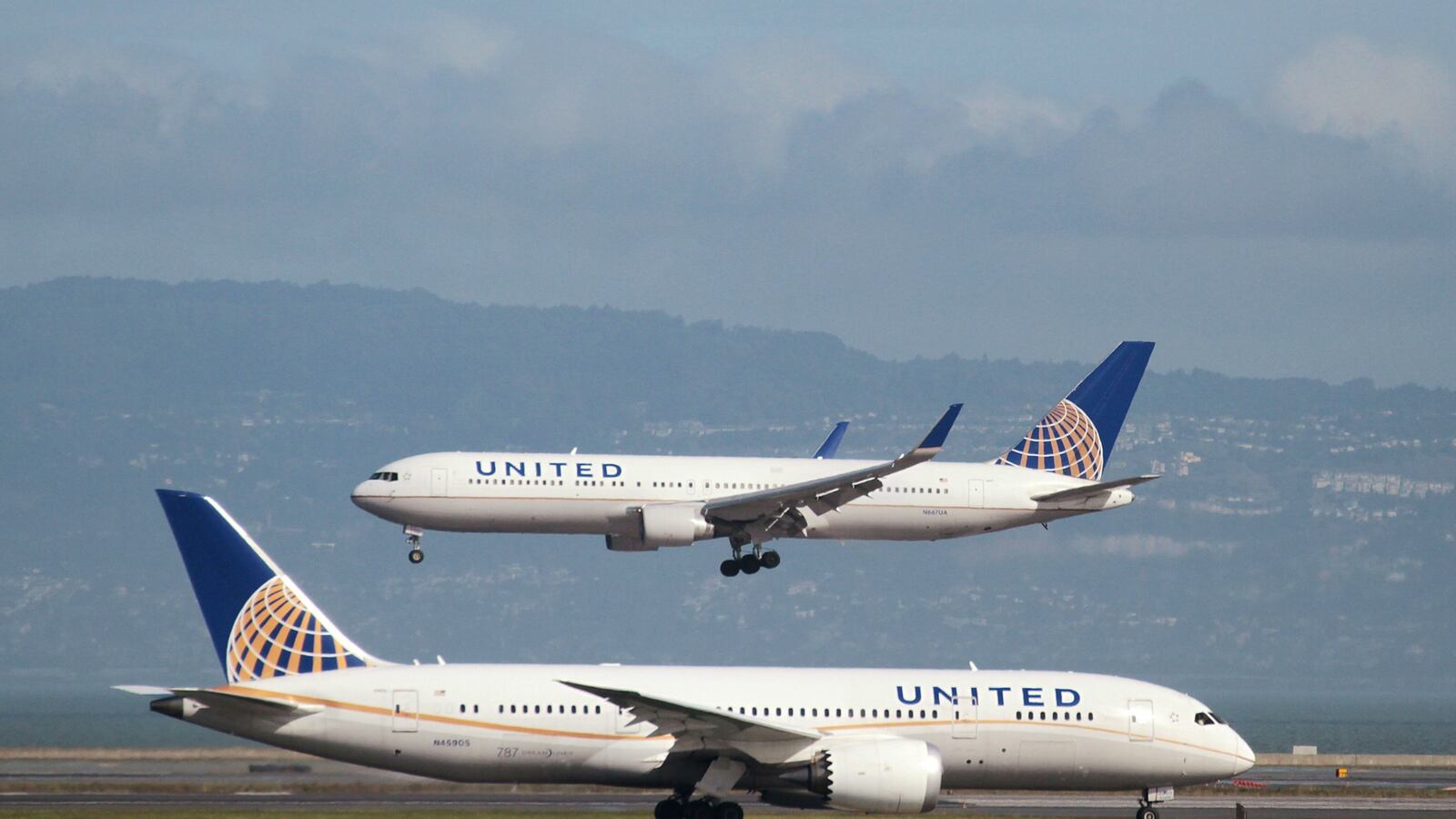 cheats/2017/04/13/roughed-up-united-passenger-david-dao-takes-first-legal-action/170410-united-feds-cheat_uty8ws
