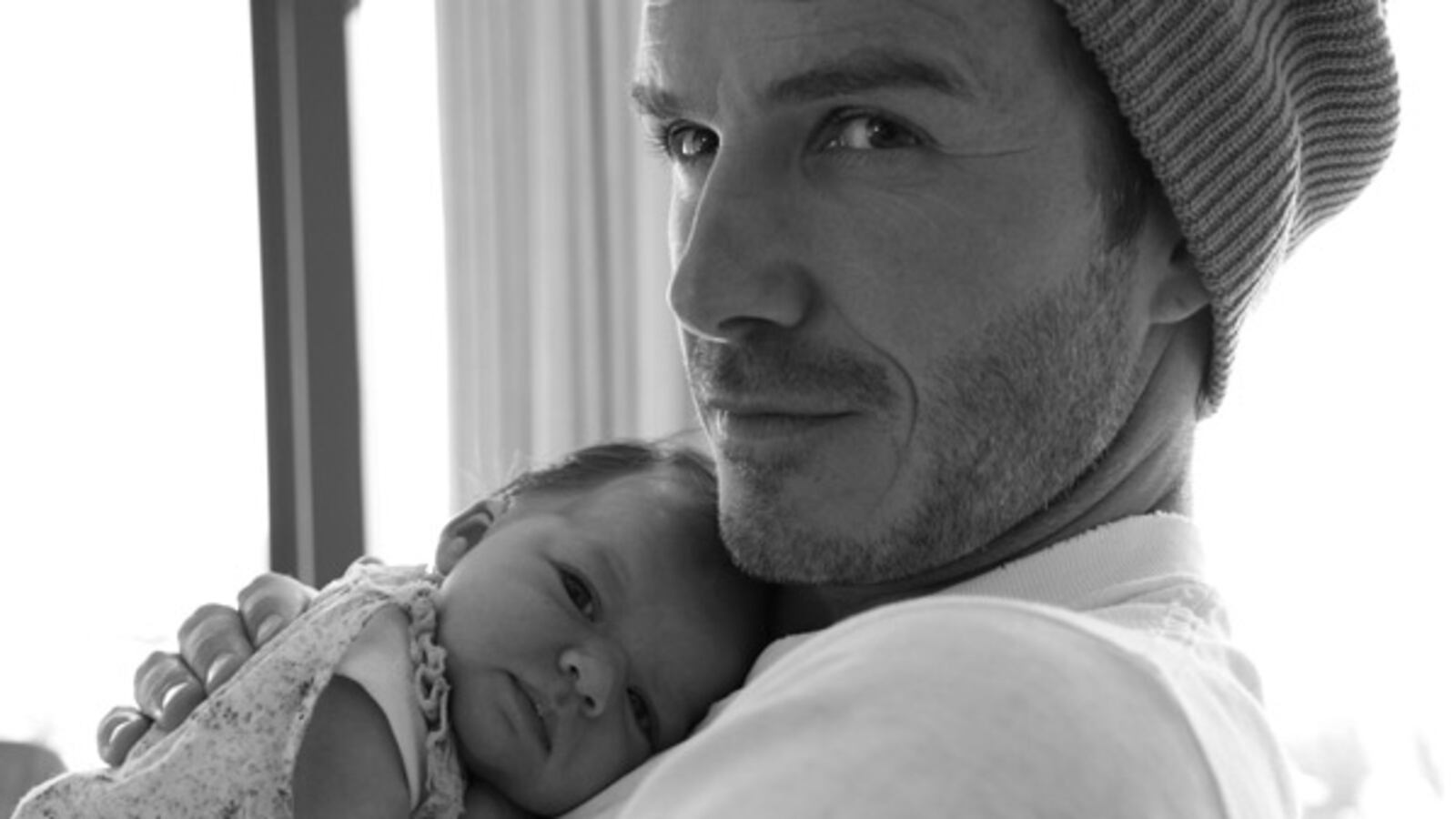 galleries/2011/08/14/best-celebrity-twitter-pictures/victoria-beckham-best-celebrity-twitter-pictures_azsnnx