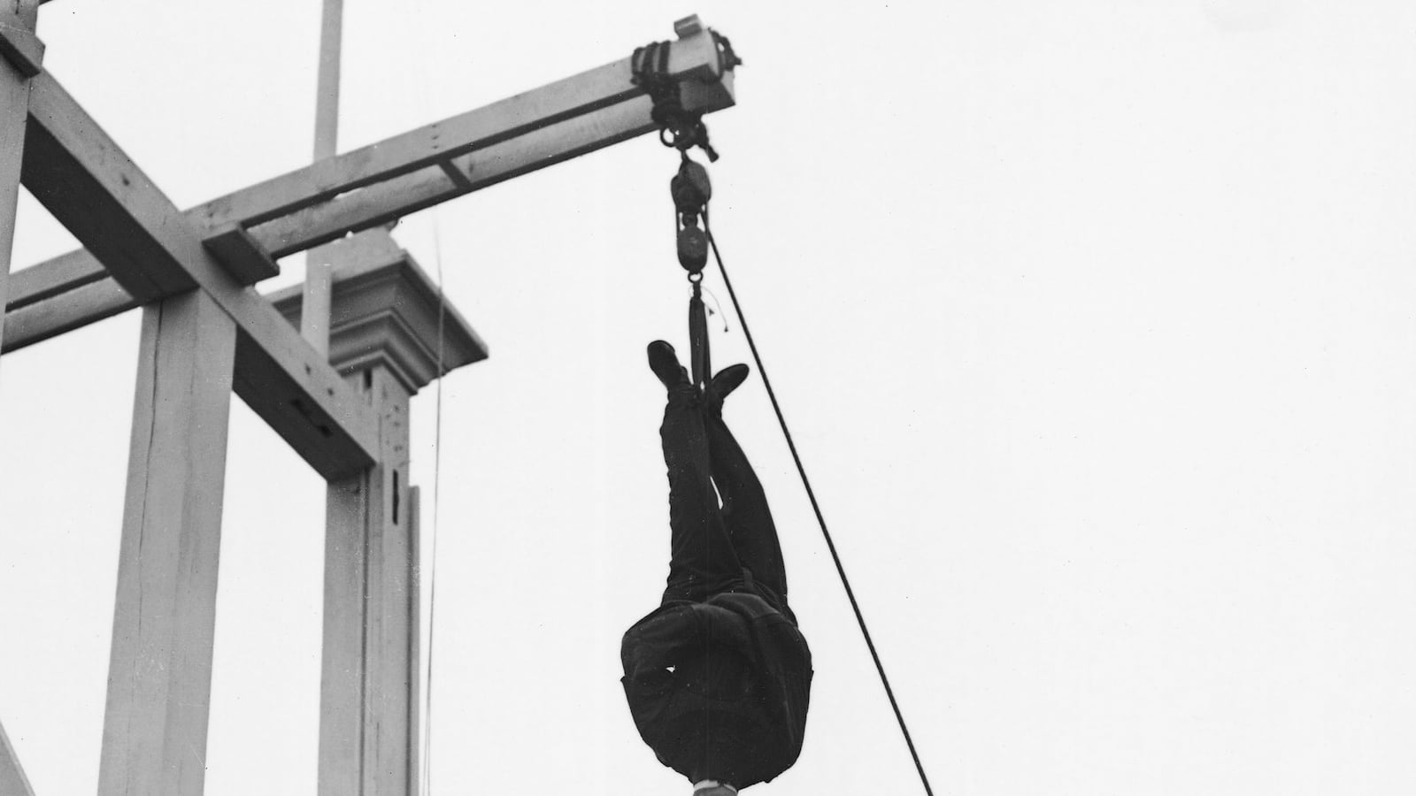 articles/2014/08/22/get-a-piece-of-houdini-before-he-disappears/140821-strochlic-houdini-tease_snw564