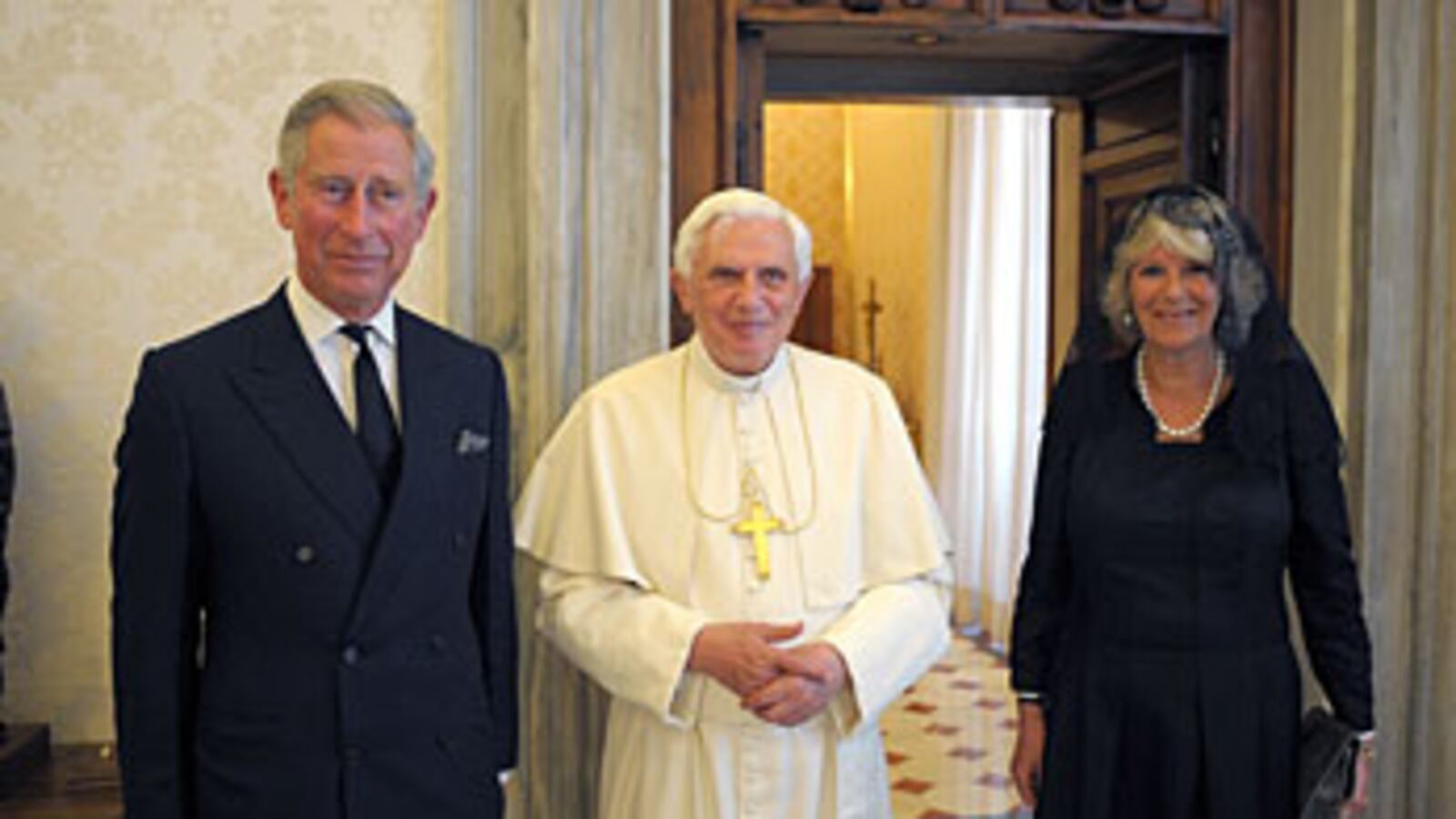 articles/2009/04/27/is-the-pope-softening-on-divorce/nadeau-royals-meet-pope_24138_u618ay