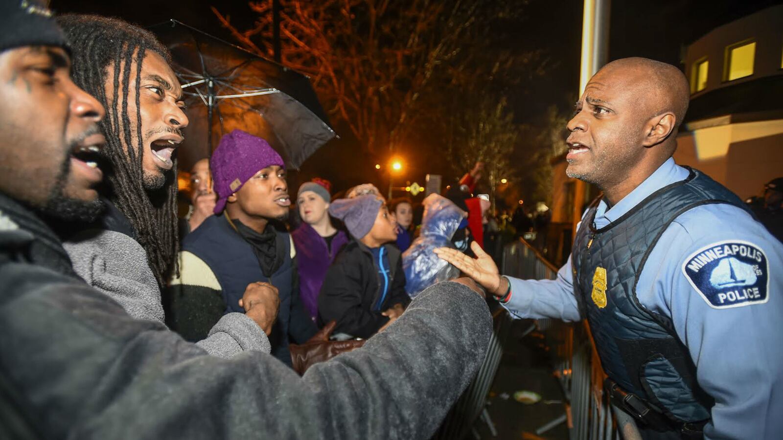 cheats/2015/11/19/mn-police-protesters-use-chemical-spray/151119-minneapolis-protests-jamar-clark-cheat_dq5yzu