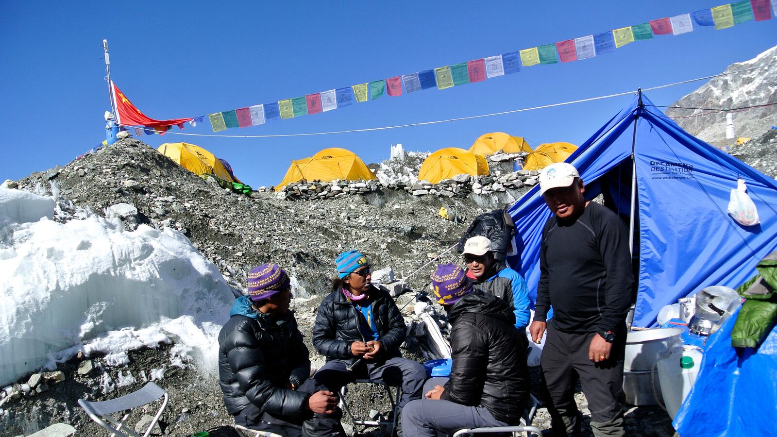 2014-11-07T120000Z_996585236_GM1EA4R1K9H01_RTRMADP_3_NEPAL-EVEREST_spd0di
