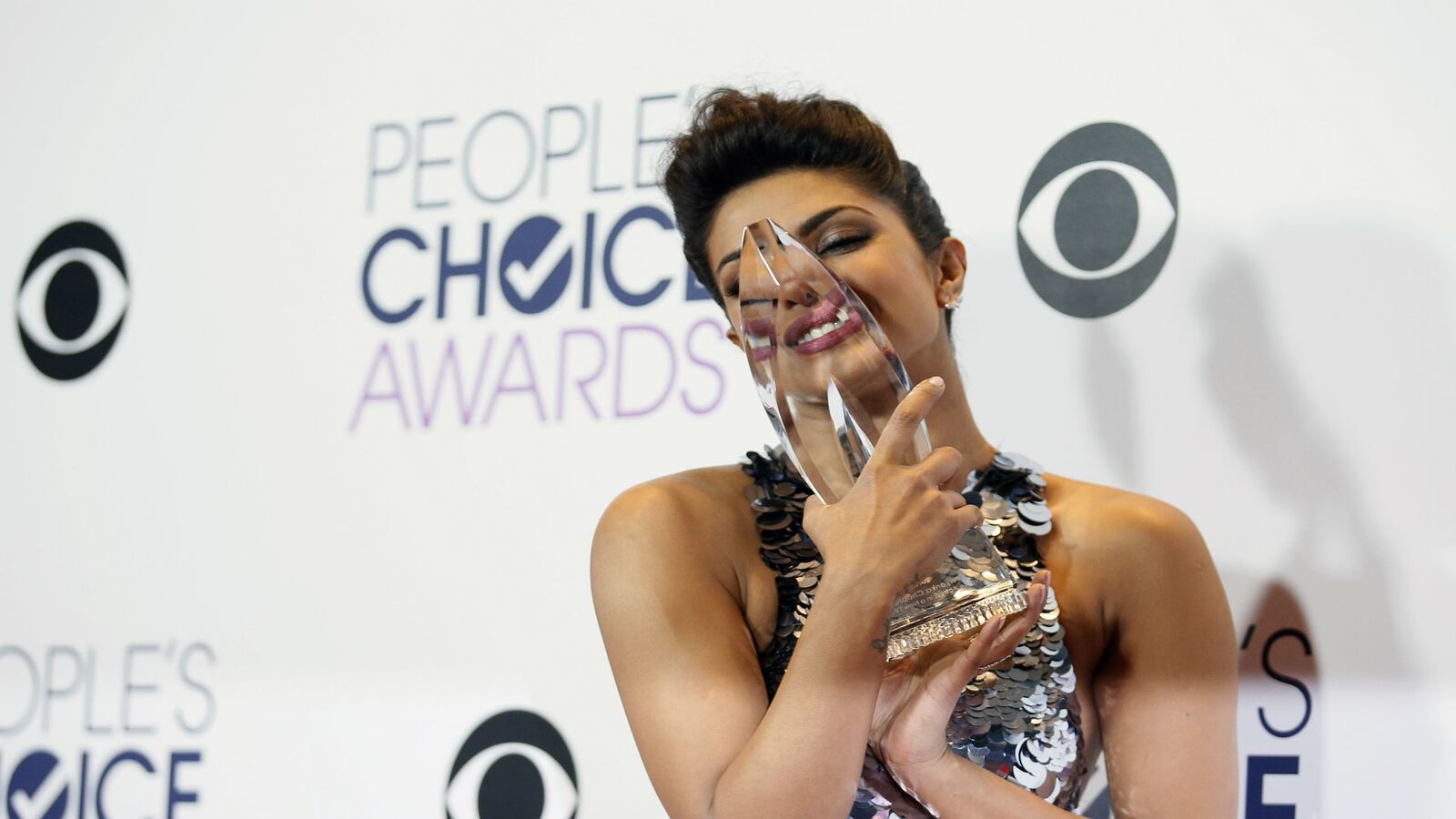 cheats/2016/01/07/india-actress-wins-people-s-choice-award/160107-priyanka-chopra-peoples-choice-cheat_gwnnyh