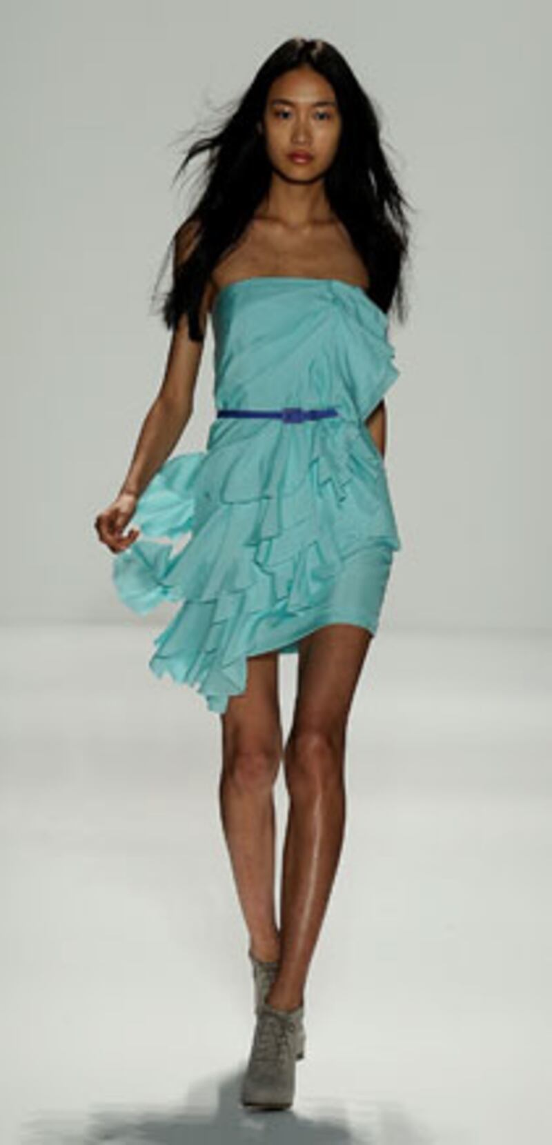 galleries/2009/09/11/ny-fashion-week-day-2/fashion-runway-highlights--day-2--9_ha1zdz
