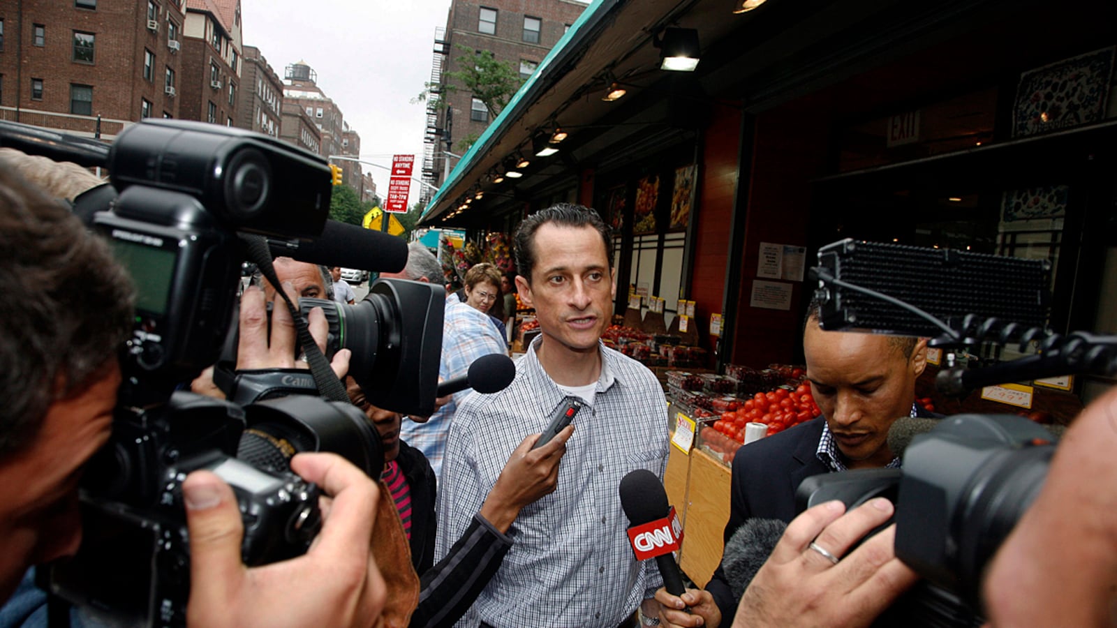 articles/2011/06/13/anthony-weiner-photos-congressman-may-resign-report/anthony-weiner-resignation-cheat_n2uxfg