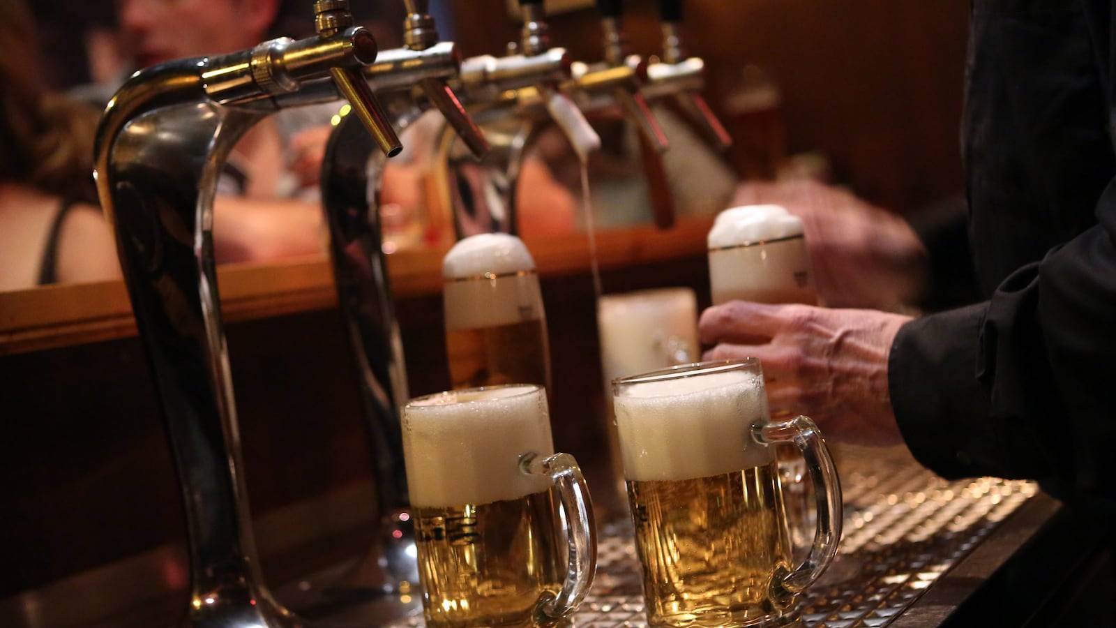 cheats/2014/06/26/cdc-alcohol-kills-10-of-u-s-adults/140626-alcohol-study-cheat_bhkrpy