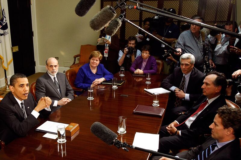 articles/2012/02/26/the-escape-artists-speed-read-best-bits-on-how-obama-bungled-financial-reform/obama-economics-team-schreiber-book-jacobs-main_kqqdkc