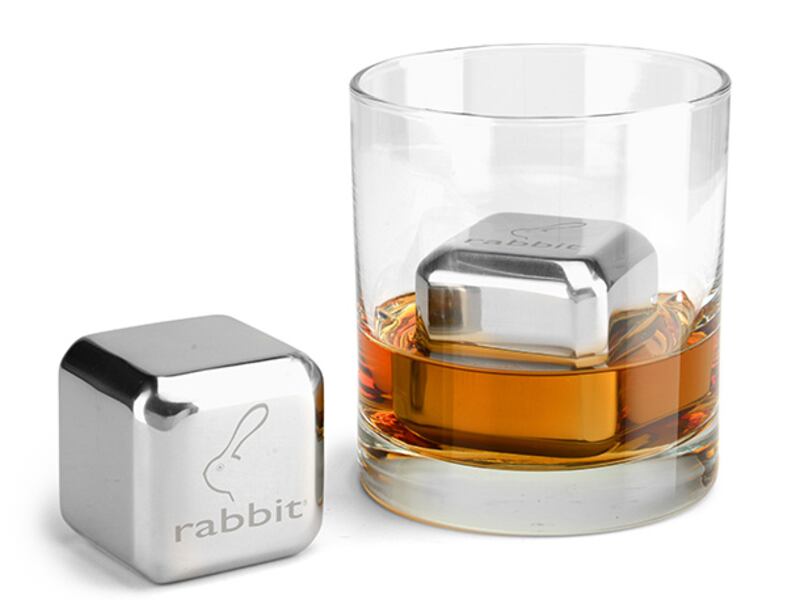 articles/2014/11/29/the-daily-beast-s-2014-holiday-gift-guide-for-the-richard-hendriks-in-your-life/141120-hendricks-chilling-stone_wvcsep