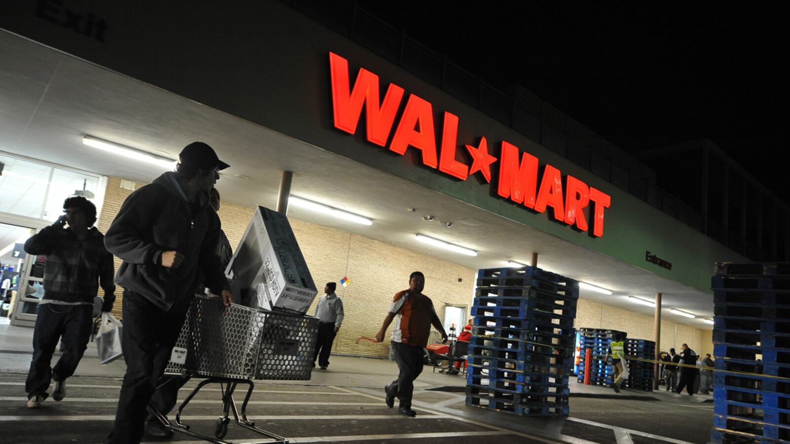 cheats/2012/04/23/walmart-shares-fall-on-bribery-probe/black-friday-stores-walmart_saihsi