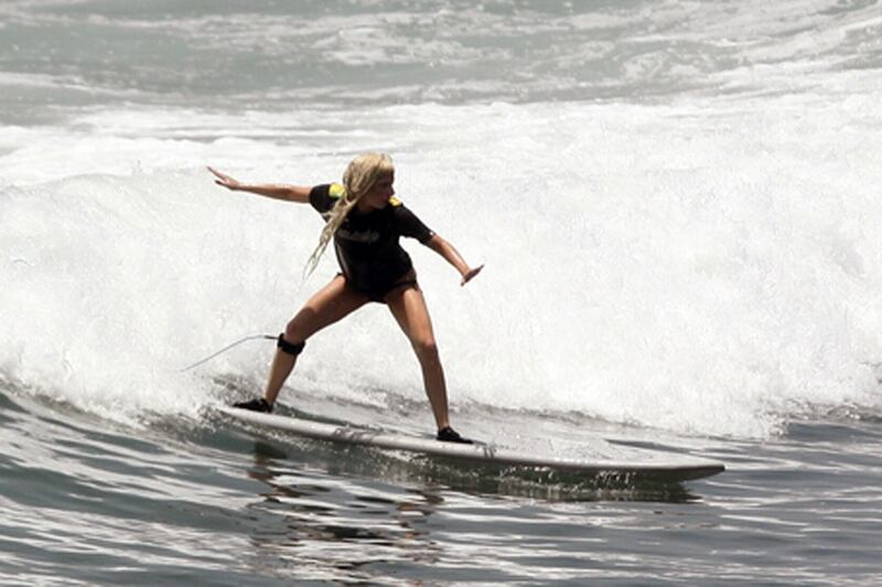 galleries/2011/08/23/surfing-with-the-stars/celebrity-surfing-lady-gaga_rztxsy