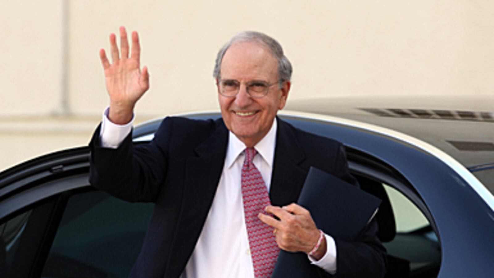 articles/2011/05/13/george-mitchell-resigns-what-envoys-awkward-exit-signals-for-mideast/stone-george-mitchell_180399_sfeqqz