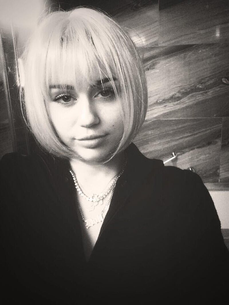 galleries/2013/11/16/kesha-lady-gaga-miley-cyrus-and-the-week-in-selfies-photos/131115-selfies-mileycyrus_bdclnl