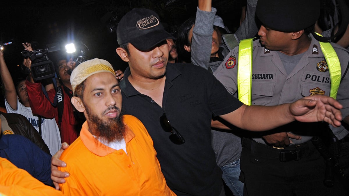 cheats/2011/11/27/terrorists-linked-to-phone-hacking/philippines-phone-hacking-terrorists-cs_ocbyxm