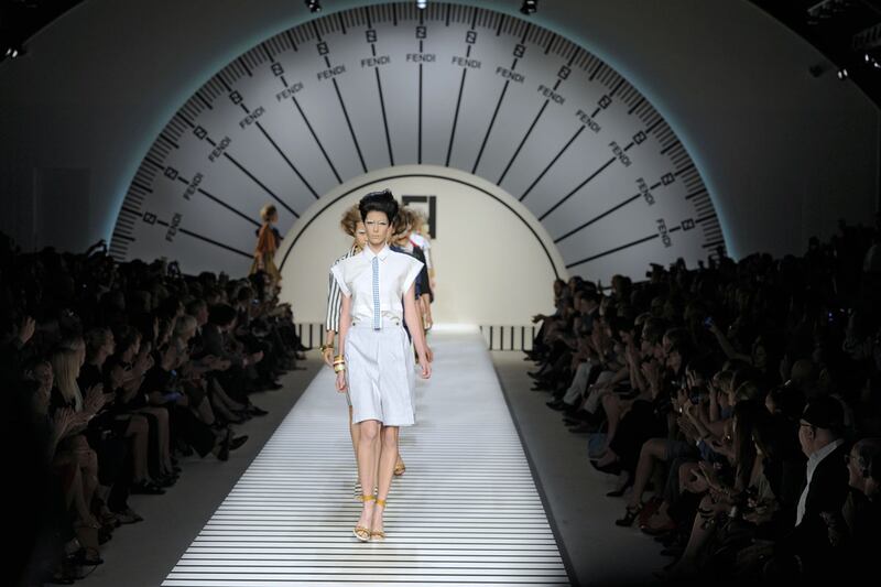 galleries/2011/09/23/milan-fashion-week-photos/milan-fashion-week-fendi_zbszgv