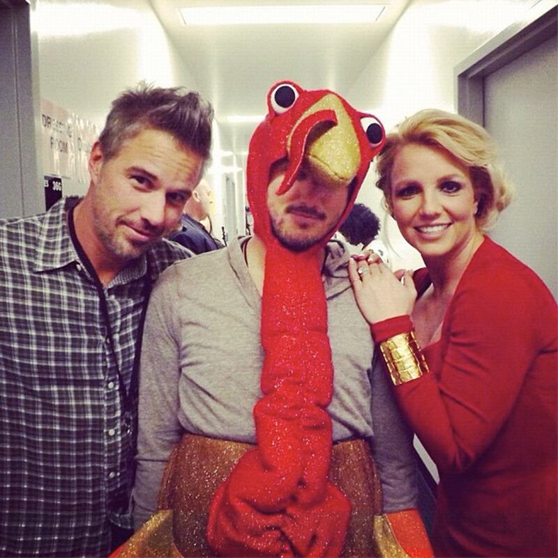 galleries/2012/11/24/11-stars-turkey-photos/celeb-tday-spears_jlgyvw