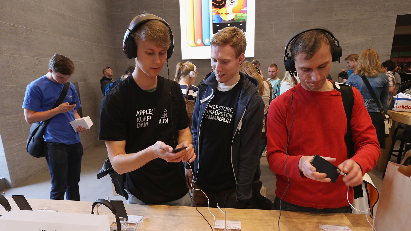 articles/2013/05/05/from-bieber-to-the-beatles-how-the-itunes-store-brooklynized-music/130503-Moyer-iTunes-tease_uopvxa