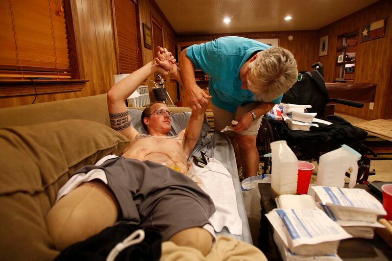 galleries/2014/08/02/the-road-home-from-an-ied-to-idaho-photos/140801-wounded-soldier-9_c2fglr