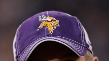 cheats/2011/01/03/brett-favre-slapped-with-lawsuit/brett-favre-2_sby9mi