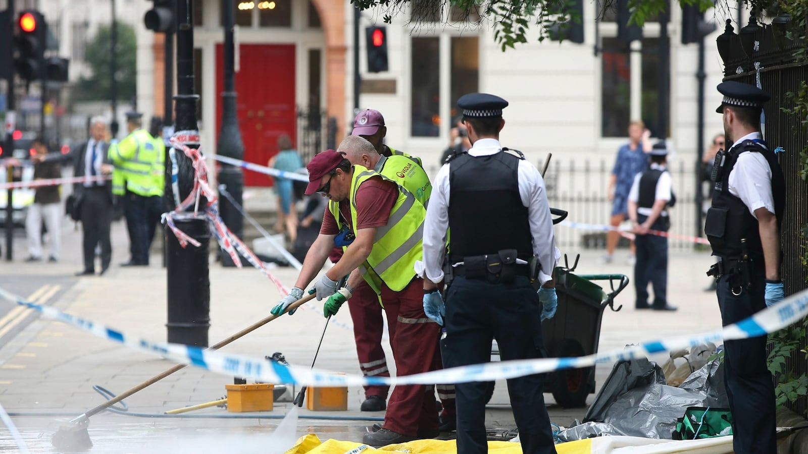 cheats/2016/08/05/19-year-old-man-charged-in-london-knife-murder-of-american/160805-london-stabbing-cheat_cngibk