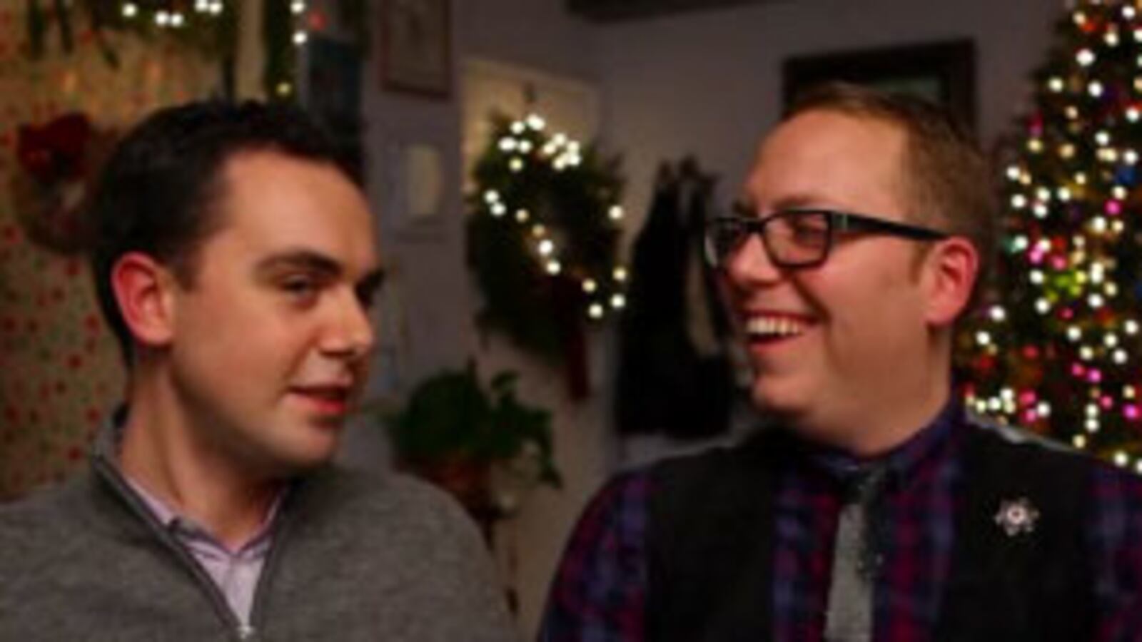 cheats/2010/12/24/is-santa-a-gay-couple-in-chelsea/santa-gay-couple-chelsea_zfmkin