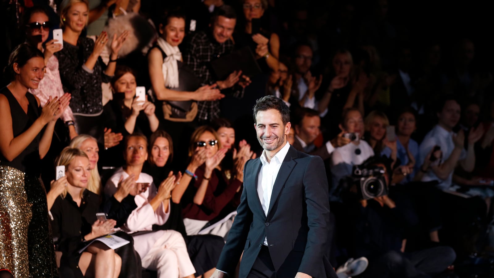 articles/2013/10/02/marc-jacobs-leaves-louis-vuitton-after-16-years/131002-jacobs-bow-tease_ji2zgq