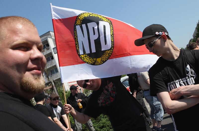 articles/2012/06/06/german-neo-nazis-applaud-boycott/NPD_Protest_edetcs