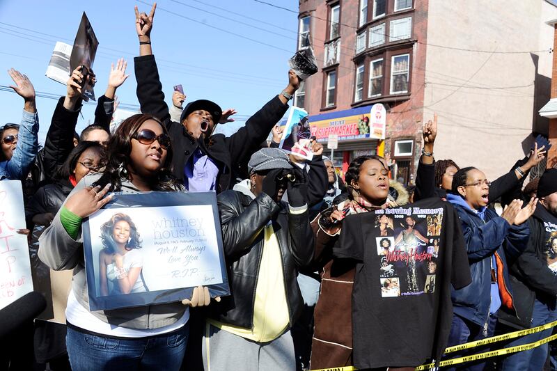 articles/2012/02/18/family-and-friends-say-goodbye-at-whitney-houston-s-funeral/whitney-houston-funeral-bernstein_oephvr