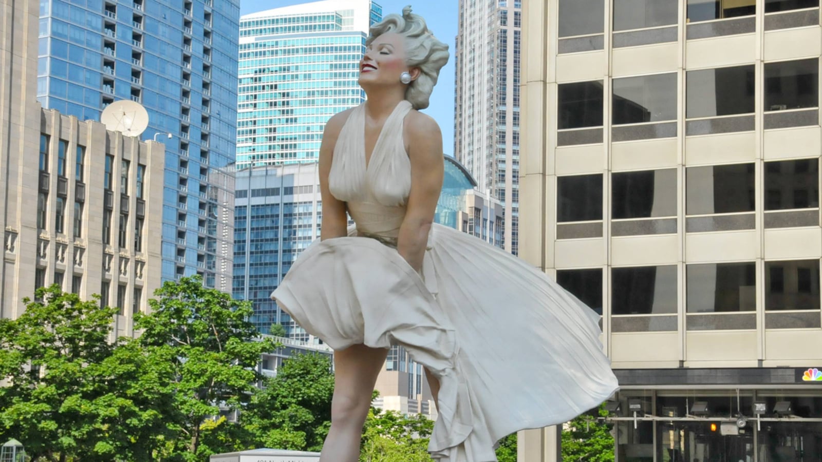 galleries/2011/07/23/marilyn-monroe-and-other-j-seward-johnson-sculptures-photos/marilyn-monroe-tease_ivd3s9